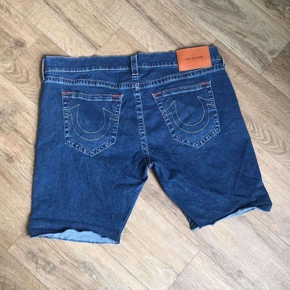 True Religion Mens size 42 Geno Cut Off blue Jean shorts made USA - Picture 6 of 6